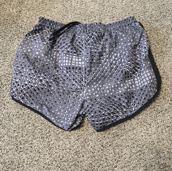 Under Armour Shorts - Picture 7 of 7